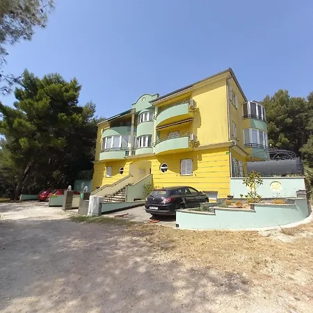 Fuer 3 Personen Ca 33 M In Pula, Istrien Und Umgebung * Pula
